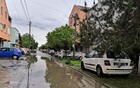 FOTO: Pešačke staze i atmosferska voda u Ulici Sime Milutinovića Sarajlije