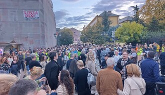 FOTO i VIDEO: Na Dan oslobođenja od fašizma, Novosađani simbolično oslobodili grad, dodeljene tri "građanske" Oktobarske nagrade