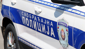 Taksistkinja u Sremskoj Mitrovici izazvala udes u kom je povređeno 18 osoba