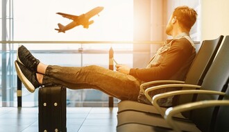 Putnici imaju pravo na nadoknadu ako let kasni ili se otkaže