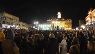 NEZVANIČNO: Čola u novogodišnjoj noći na Trgu slobode