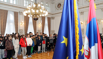 FOTO: Deca sa Kosova posetila Novi Sad