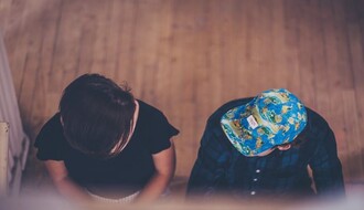 Saveti psihologa: Kako razgovarati s decom koja su proživela traumu