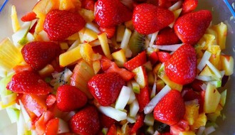 ZDRAV DESERT: Na ovim mestima u Novom Sadu možete da se osvežite ukusnim voćnim salatama 
