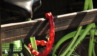 PO PODBARI ORDINIRA UIGRAN TIM: Masovna krađa bicikala u ulazima zgrada
