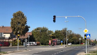 Novi semafor na Temerinskom putu od utorka na žutom treptaču