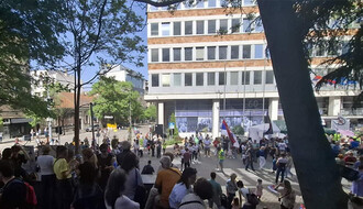 Blokada RTS-a ušla u deveti dan: Polaganje venaca za stradale radnike i peticija za Savet REM