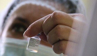 "Fajzer" istražuje kada će biti potrebna treća doza vakcine