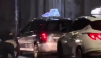 VIDEO: Dvojica taksista potukla se u Vojvode Bojovića