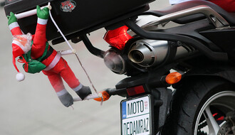 Moto Deda Mrazovi u subotu daruju novosadske mališane na više lokacija