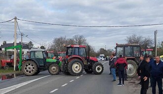 FOTO i VIDEO: Poljoprivrednici izlaze na ulice, policija legitimiše