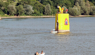 Izronila žuta podmornica za početak Exita