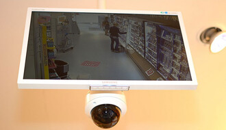SITNE KRAĐE PROĐU NEKAŽNJENO: Trgovci objavljuju fotografije sa video-nadzora