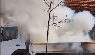 Novosadski vatrogasci od jutros gasili bar tri požara na manjim teretnim vozilima (VIDEO)