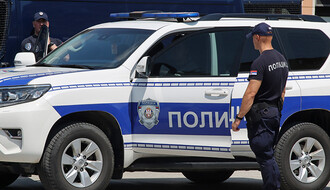 Uhapšen Novosađanin zbog vređanja i pretnji narodnom poslaniku Janku Veselinoviću