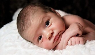 MATIČNA KNJIGA ROĐENIH: U Novom Sadu upisano 90 beba