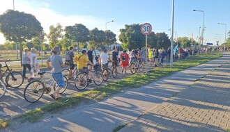 Novosađani, ispred zatvora: "Nemate vi dovoljno lanaca za sve nas" (FOTO i VIDEO)