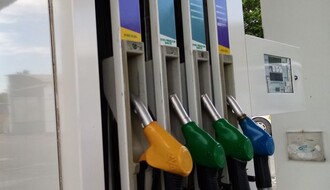 Vučić "urgirao" da se reši pitanje cena goriva