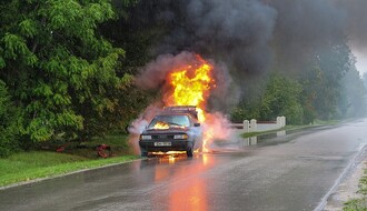 Izgoreo automobil na Iriškom vencu