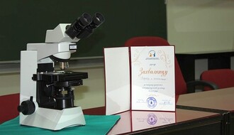 JKP "Vodovod i kanalizacija" doniralo mikroskop za Dečiju bolnicu
