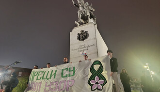 Studenti i građani poslali poruku mira i otpora iz srca Novog Sada (FOTO, VIDEO)
