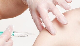 U septembru stiže prva vakcina protiv kovida sa oksfordske klinike