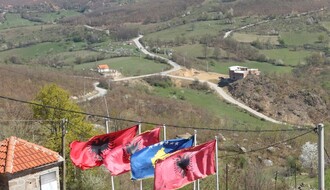 Poseta Gračanici: Srbi odlaze tiho zbog budućnosti svoje dece (FOTO)