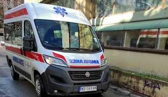 Muškarac teško povređen u saobraćajnoj nesreći na Rimskim šančevima