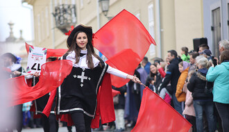 FOTO: "Petrovaradinski karneval" razveselio Podgrađe