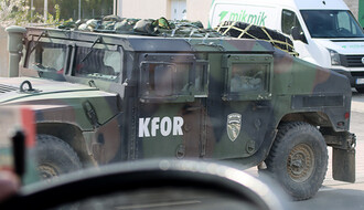 Na Kosovu mirno, nastavljen nesmetan protok robe i ljudi preko prelaza Jarinje i Brnjak