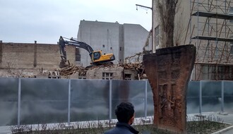 Počela gradnja solitera: Srušena zaštićena zgrada, uklonjen stari jermenski spomenik