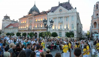 Povorkom s Trga slobode počeo Festival uličnih svirača (FOTO)