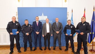 Policajci iz Petrovaradina dobili nagrade zbog rasvetljavanja krivičnih dela izvršenih na pruzi Novi Sad–Beograd