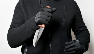 Uz pretnju nožem opljačkao trafiku u Novom Sadu
