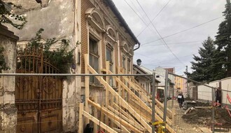 FOTO: Urušava se kuća u Skerlićevoj ulici