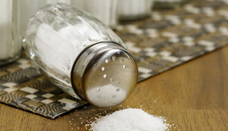 Koristite li previše soli? Obratite pažnju na sledeće simptome