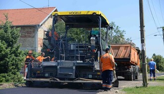 FOTO: Napreduju radovi na izgradnji kanalizacije u Rumenki