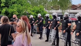 Studenti i građani kod Sajma sprečavali održavanje ispita sa Pravnog fakulteta, okupljanje zakazano i za utorak (VIDEO)