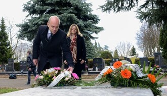"ANTIĆEVI DANI": Položeni venci na grob velikog pesnika