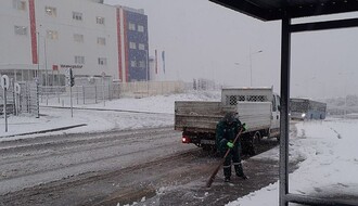 FOTO: Probudio nas sneg, zimske službe na terenu, obustavljen teretni saobraćaj preko Venca