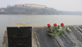 Popravke na ploči Spomenika žrtvama racije: Umesto  "Cigan" pisaće "Rom"