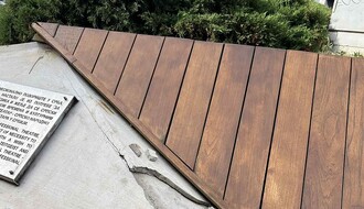 FOTO: Četiri godine posle "rekonstrukcije" Pozorišni trg u raspadu