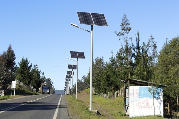 Novi Sad dobija stotinu svetiljki na solarnu energiju