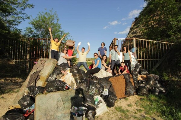 Protest: Zatvorili ulaz na najlepše fruškogorsko jezero smećem
