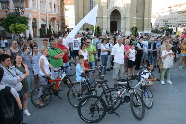 TRG SLOBODE: Šta je poručeno sa protesta podrške štrajkačima "Fijata", "Goše"... (FOTO)
