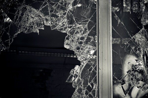 PETROVARADIN: Razbio prozor prodavnice i pokušao da ukrade robu