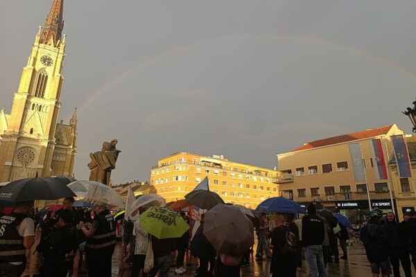 Sa protesta "Slobodo, tu smo" poručeno: Kampus je naš i ostaje slobodan (FOTO i VIDEO)