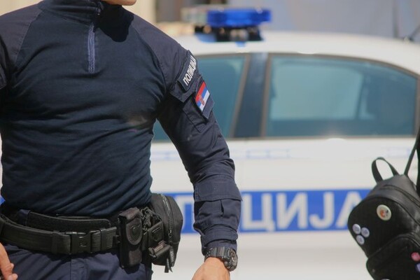 Tri mladića i devojka uhapšeni zbog otmice, prebijanja i pljačke 20-godišnjaka iz Zmajeva