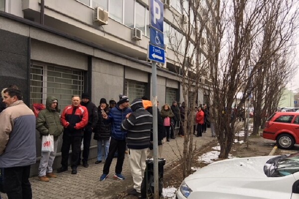 Udruženje građana "NS blok": Bolesni satima čekaju ispred zgrade Fonda za zdravstveno osiguranje