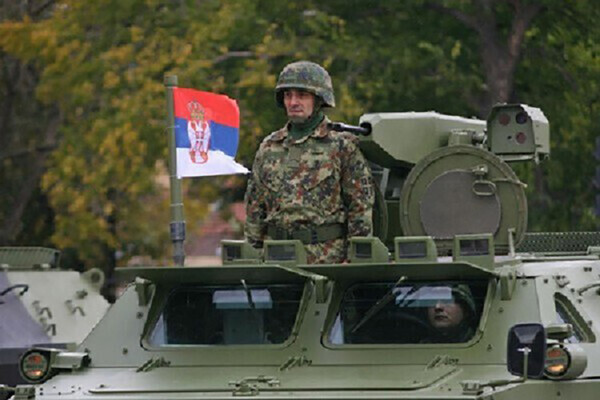 Uoči vojne parade studenti poručili da će vojsku vratiti narodu